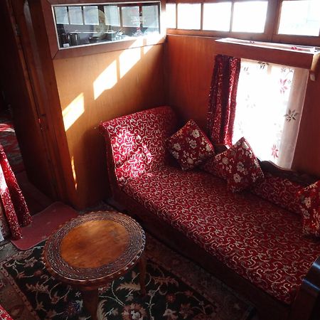 فندق Houseboat Moon Of Kashmir Srīnagar الغرفة الصورة