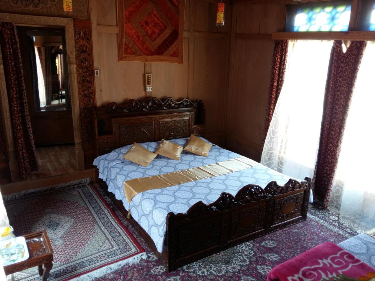 فندق Houseboat Moon Of Kashmir Srīnagar المظهر الخارجي الصورة