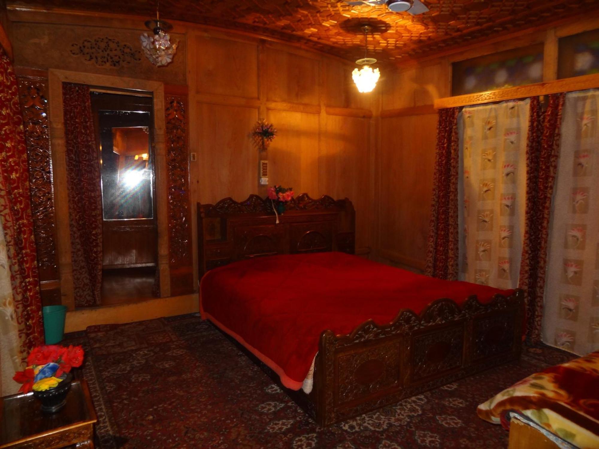 فندق Houseboat Moon Of Kashmir Srīnagar الغرفة الصورة