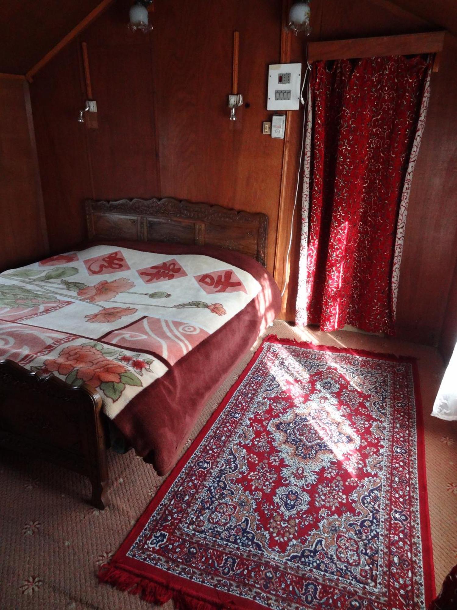 فندق Houseboat Moon Of Kashmir Srīnagar الغرفة الصورة