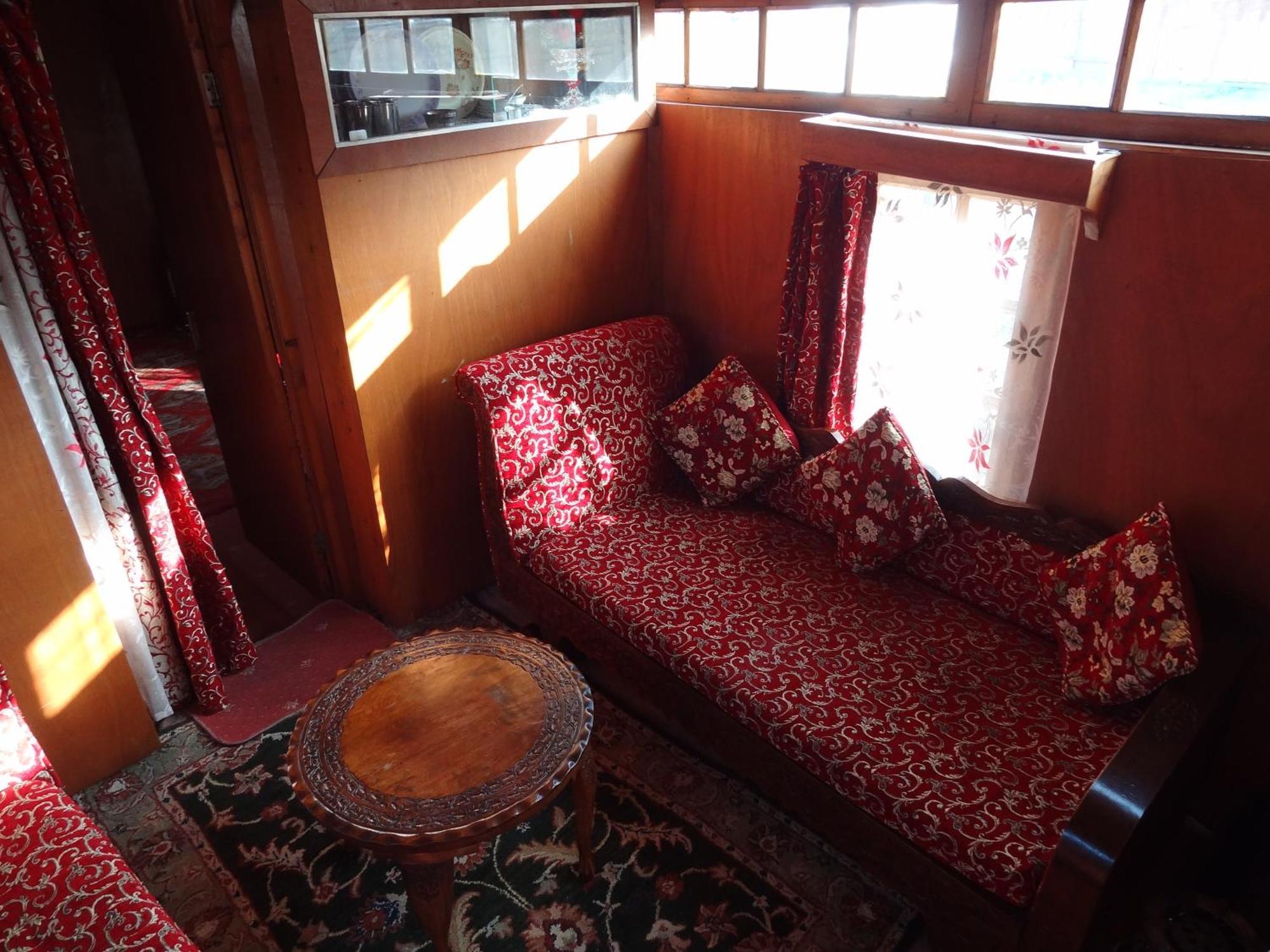 فندق Houseboat Moon Of Kashmir Srīnagar الغرفة الصورة