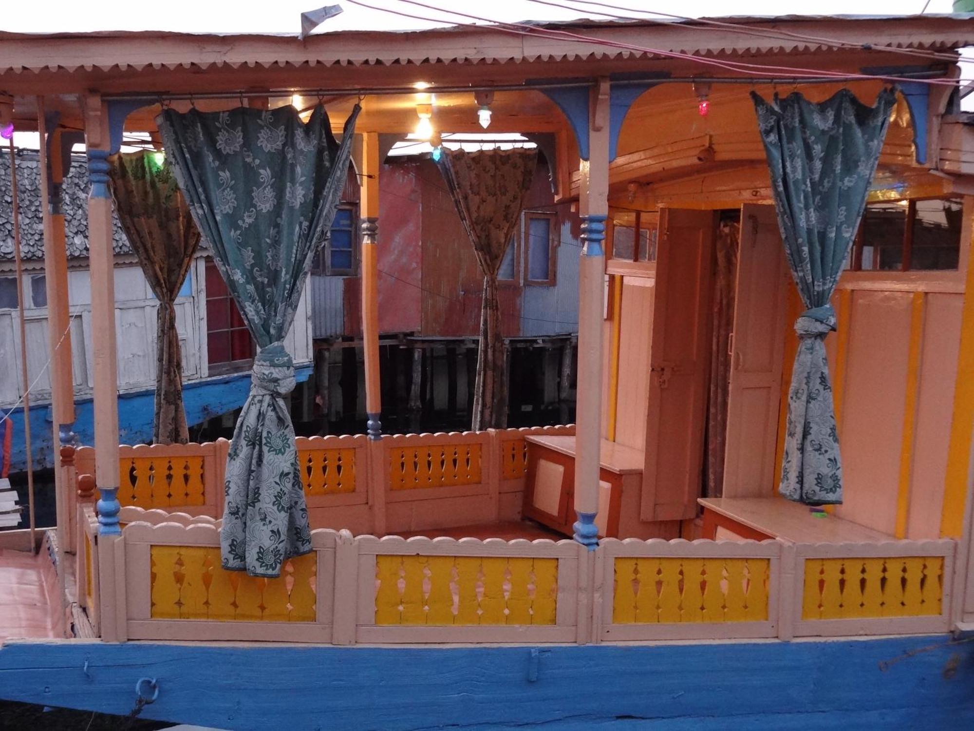 فندق Houseboat Moon Of Kashmir Srīnagar الغرفة الصورة