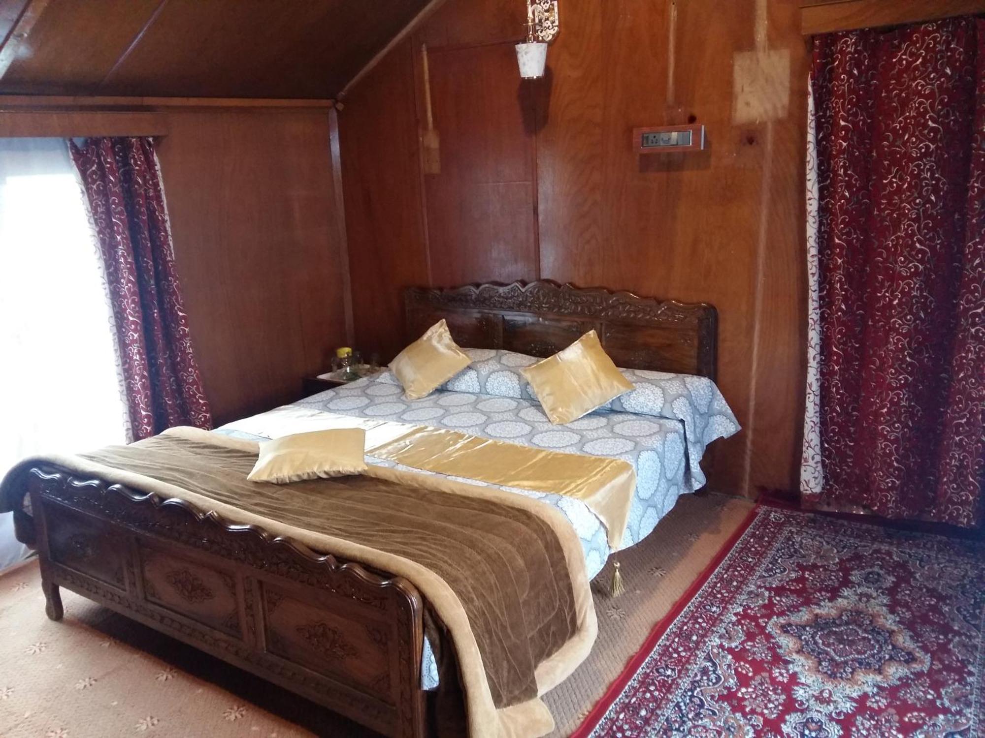 فندق Houseboat Moon Of Kashmir Srīnagar الغرفة الصورة