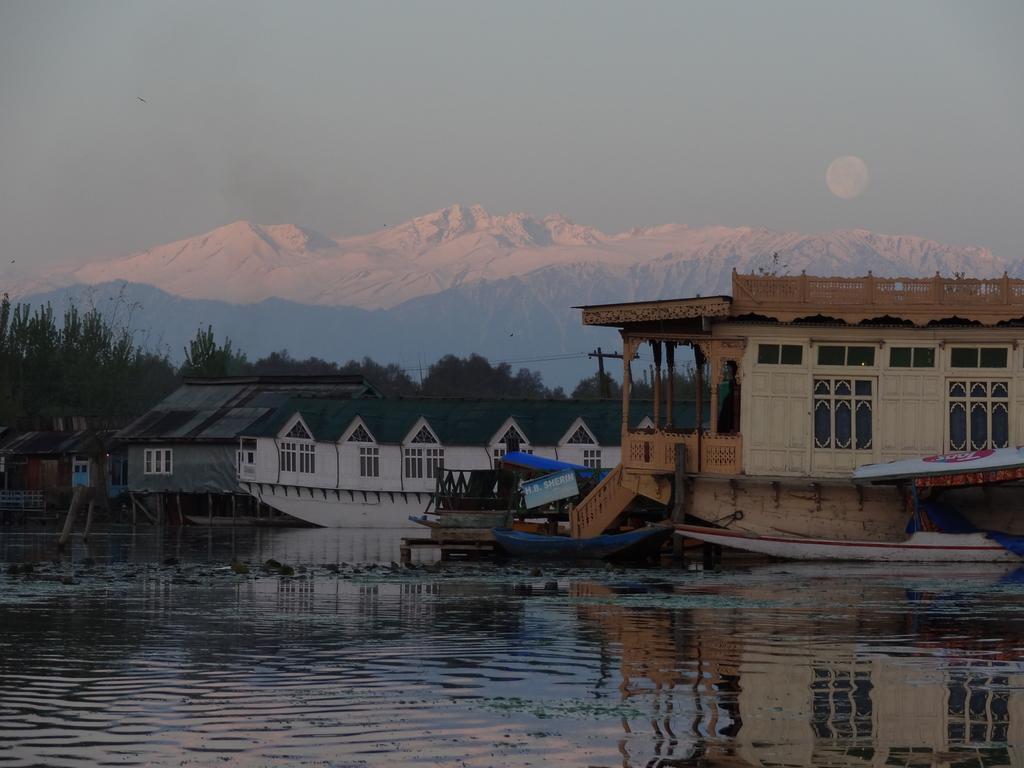 فندق Houseboat Moon Of Kashmir Srīnagar المظهر الخارجي الصورة