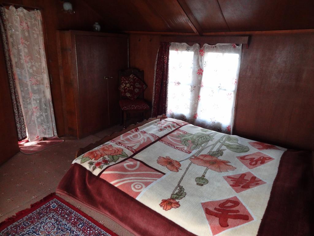 فندق Houseboat Moon Of Kashmir Srīnagar الغرفة الصورة