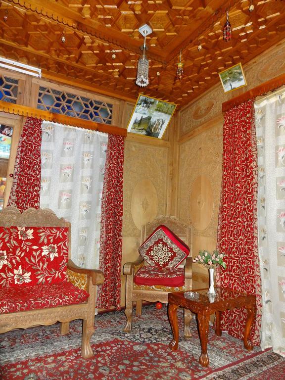 فندق Houseboat Moon Of Kashmir Srīnagar الغرفة الصورة