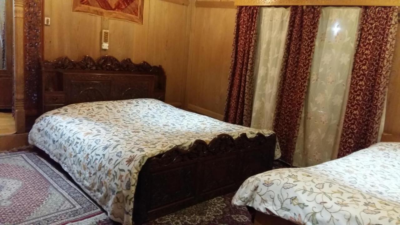 فندق Houseboat Moon Of Kashmir Srīnagar المظهر الخارجي الصورة